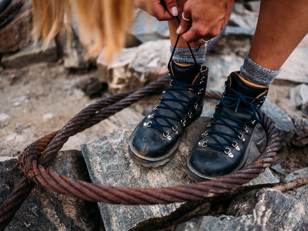 danner mountain pass hiking boots