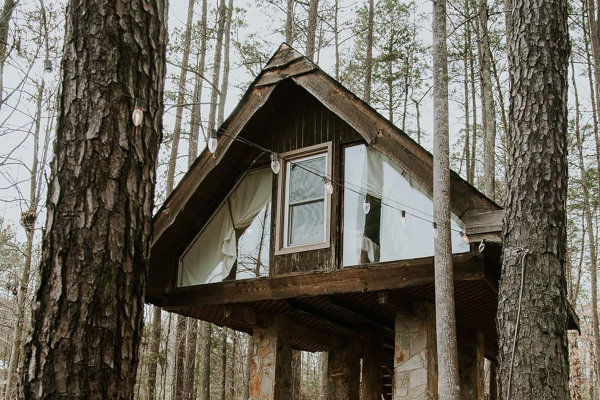 nc-treehouses-luxury-stone-and-timber-treehouse-exterior