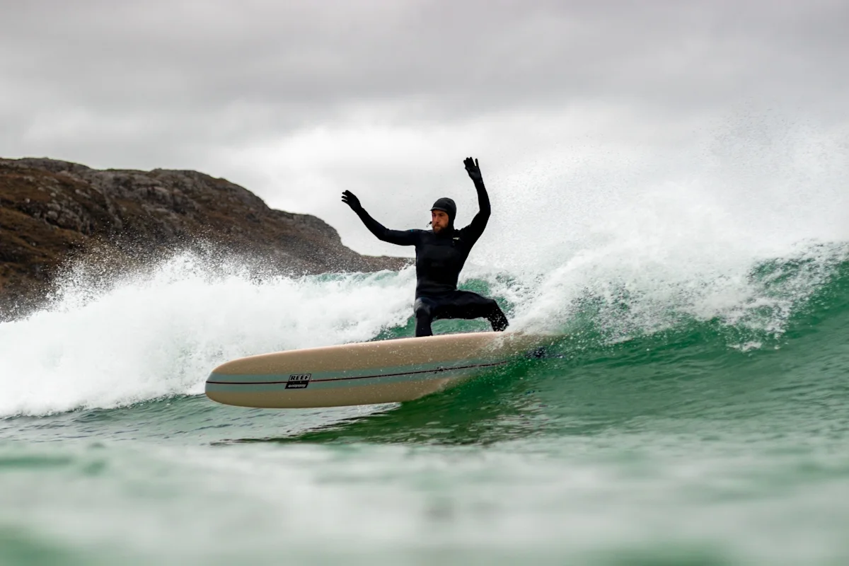 Finisterre-Film-Surf-Closeup