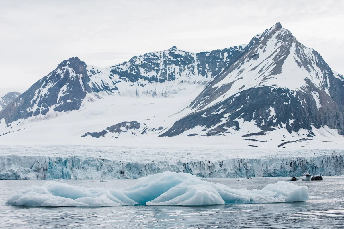 high-arctic-colors-svalbard-karthika-gupta-horizontal-blues-melting