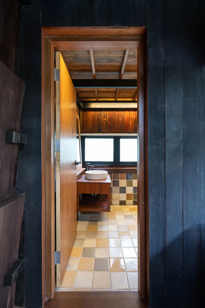 wood-and-mountain-cabin-thailand-sher-maker-9