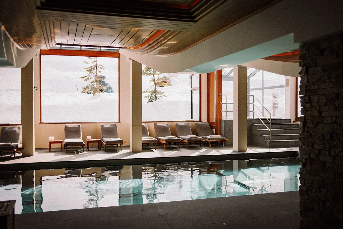 brent-rose-les-3-vallees-hotel-annapurna-pool