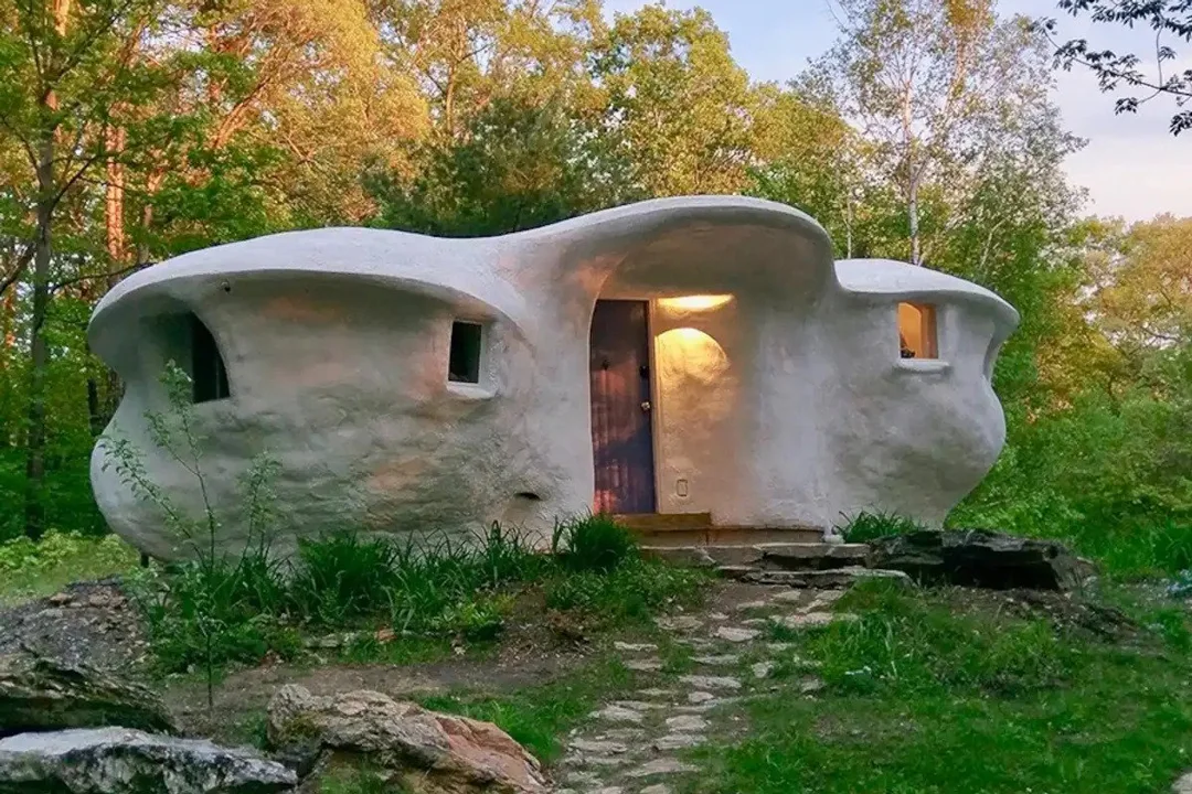 cozy-mini-house-pownal-vermont-exterior