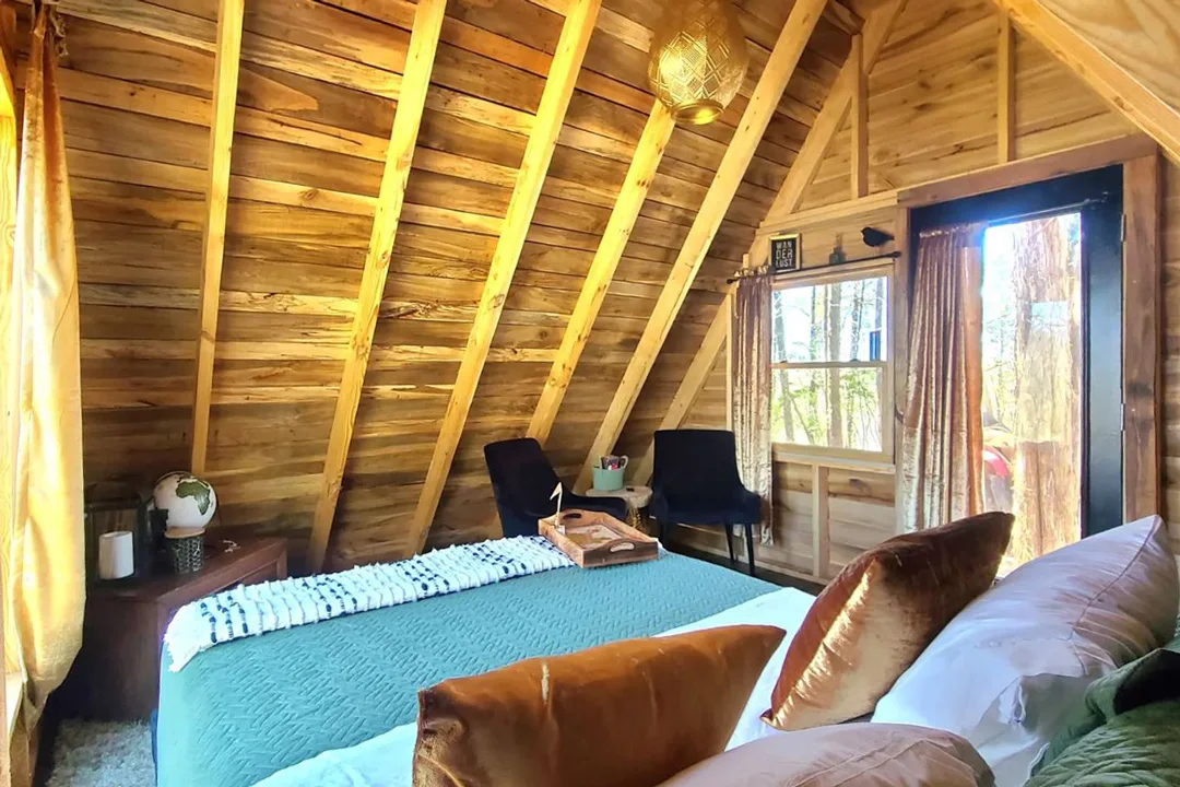 glamp-ventures-lady-a-newport-tennessee-interior
