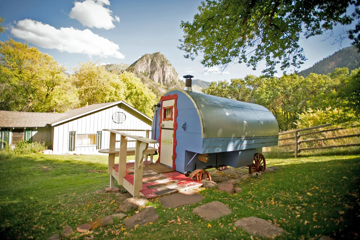 visit-colorado-avalanche-ranch-