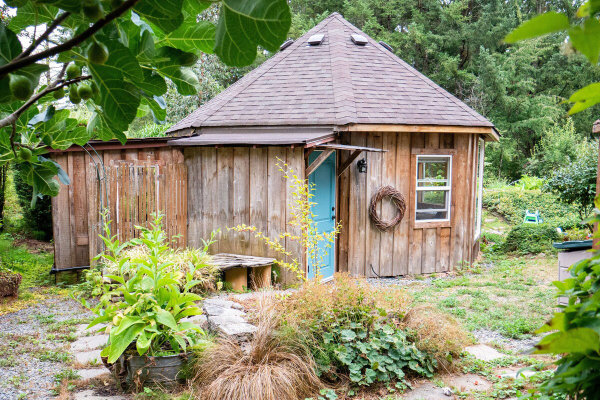 vancouver-island-cabins-cottage-garden-guest-house
