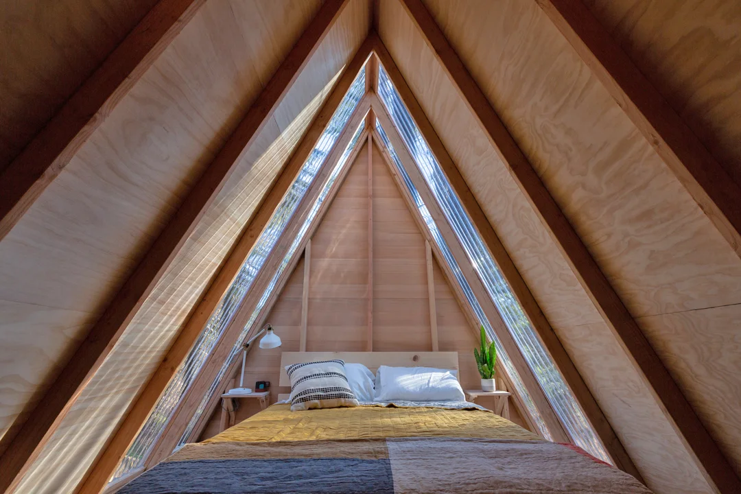 A-Frame-California-Elevated-Spaces-Bed
