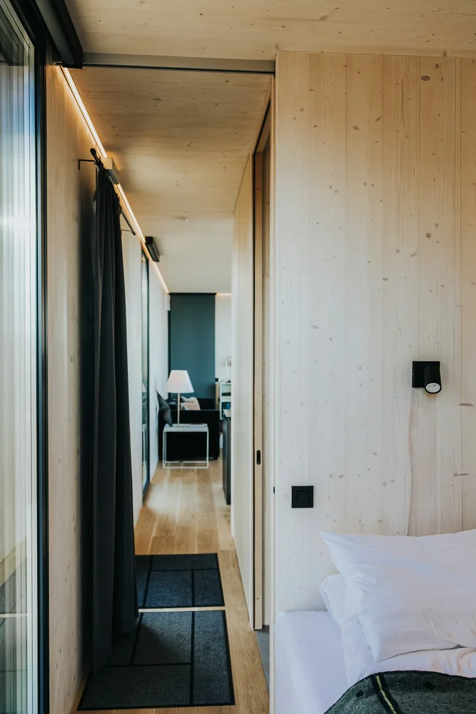 Manta-North-Iceland-Interior-Hallway-FM