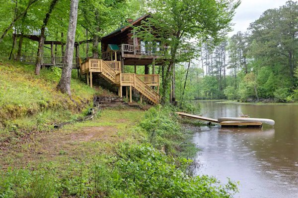Fish Treehouse Best Treehouse Rentals: The 27 Best Across USA | Field Mag