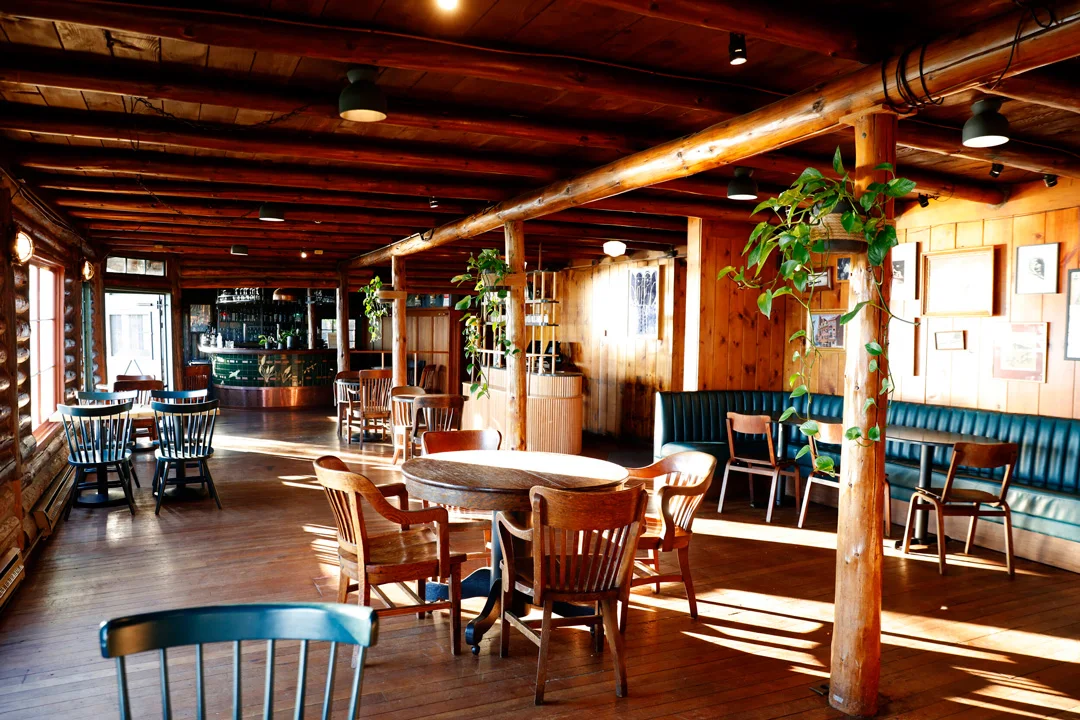 captain-whidbey-inn-washington-lodge-bar