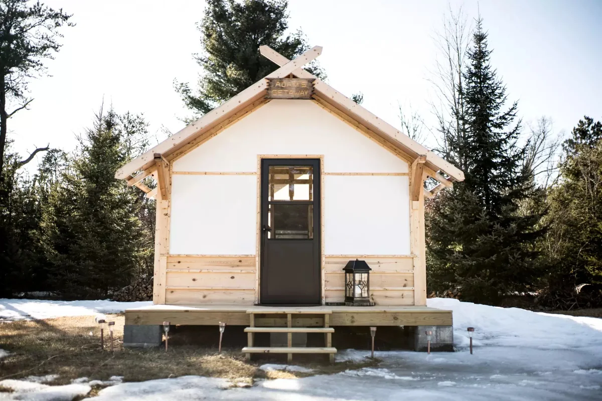 wisconsin-glamping-northern-glamping-camp-cabin-exterior