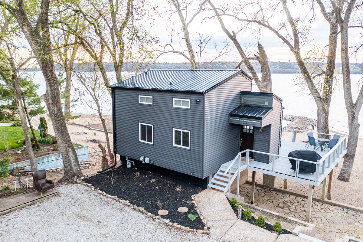 illinois-cabins-riverside-beach-house