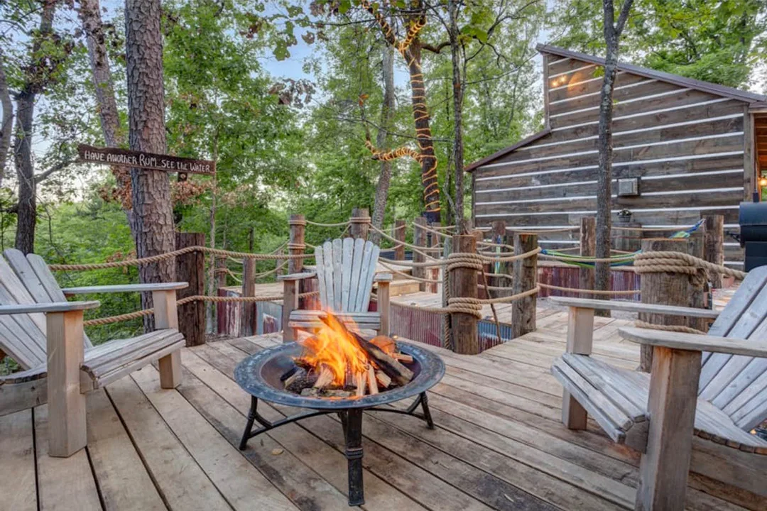 dock-holiday-cabin-hot-springs-arkansas