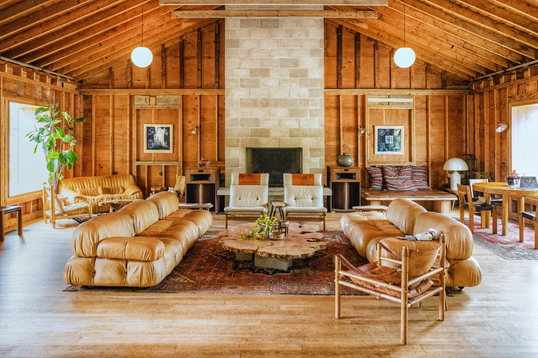 Tourists-Hotel-Massachusets-Berkshires-Lodge