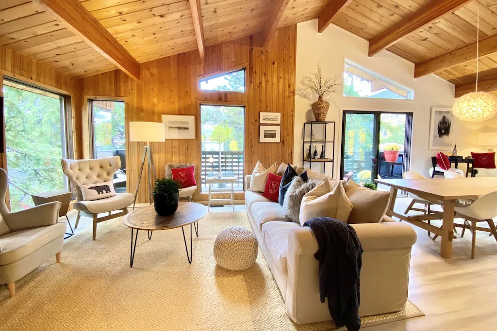 banff-cabin-rentals-beautiful-chalet-interior