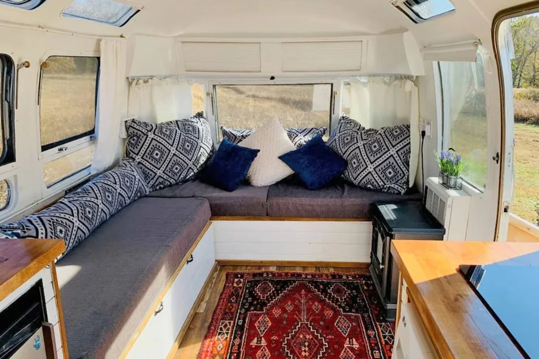tennessee-hickman-county-renovated-airstream-interior