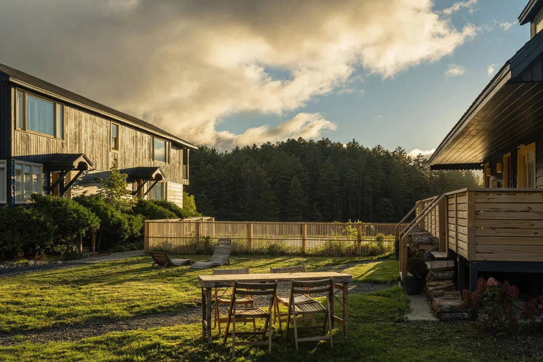 eastwind-hotel-and-bar-lake-placid-new-york-lodge