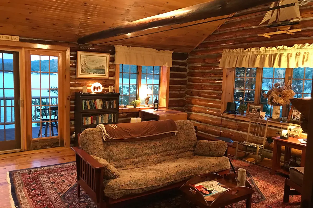 lake-george-cabins-waterside-log-cabin-interior