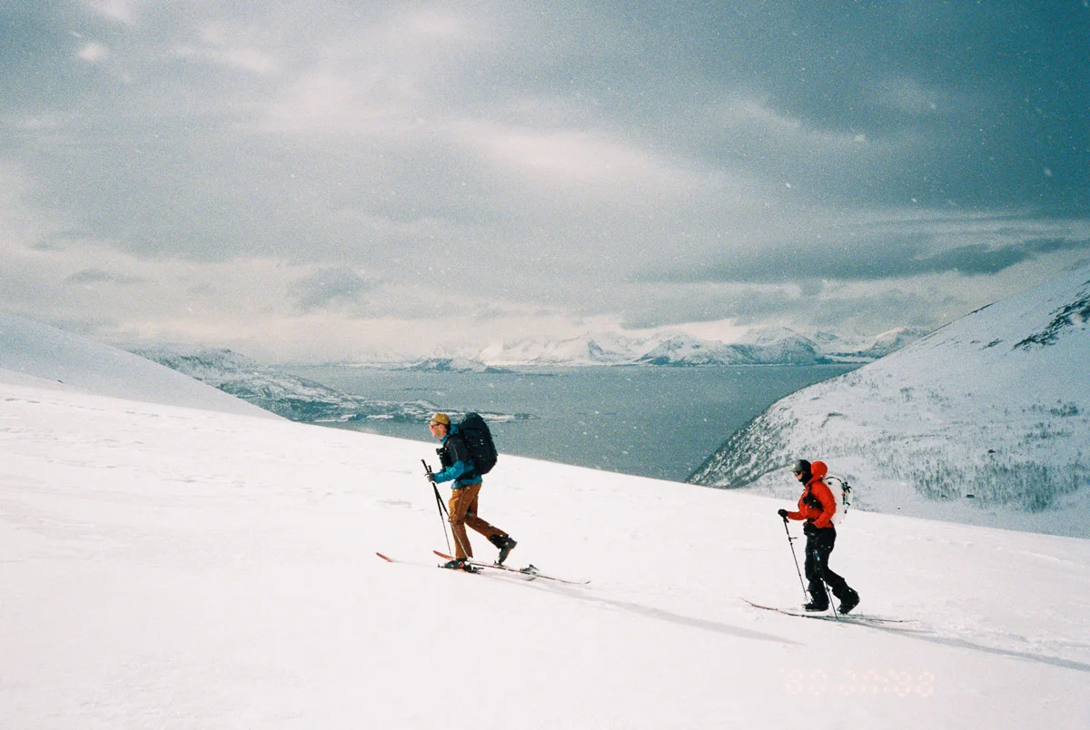 taylor-burk-shooting-film-in-snow-27