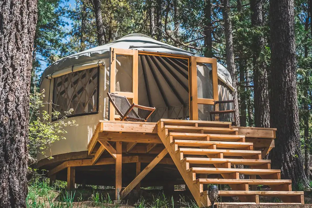 southern-california-idyllwild-pine-cove-be-well-yurt-exterior