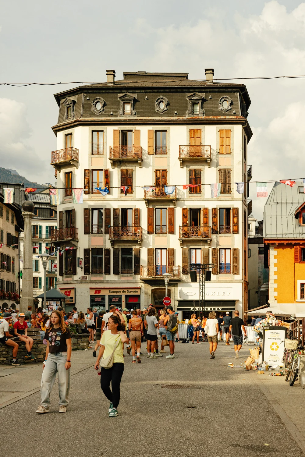 chamonix-hoka-town