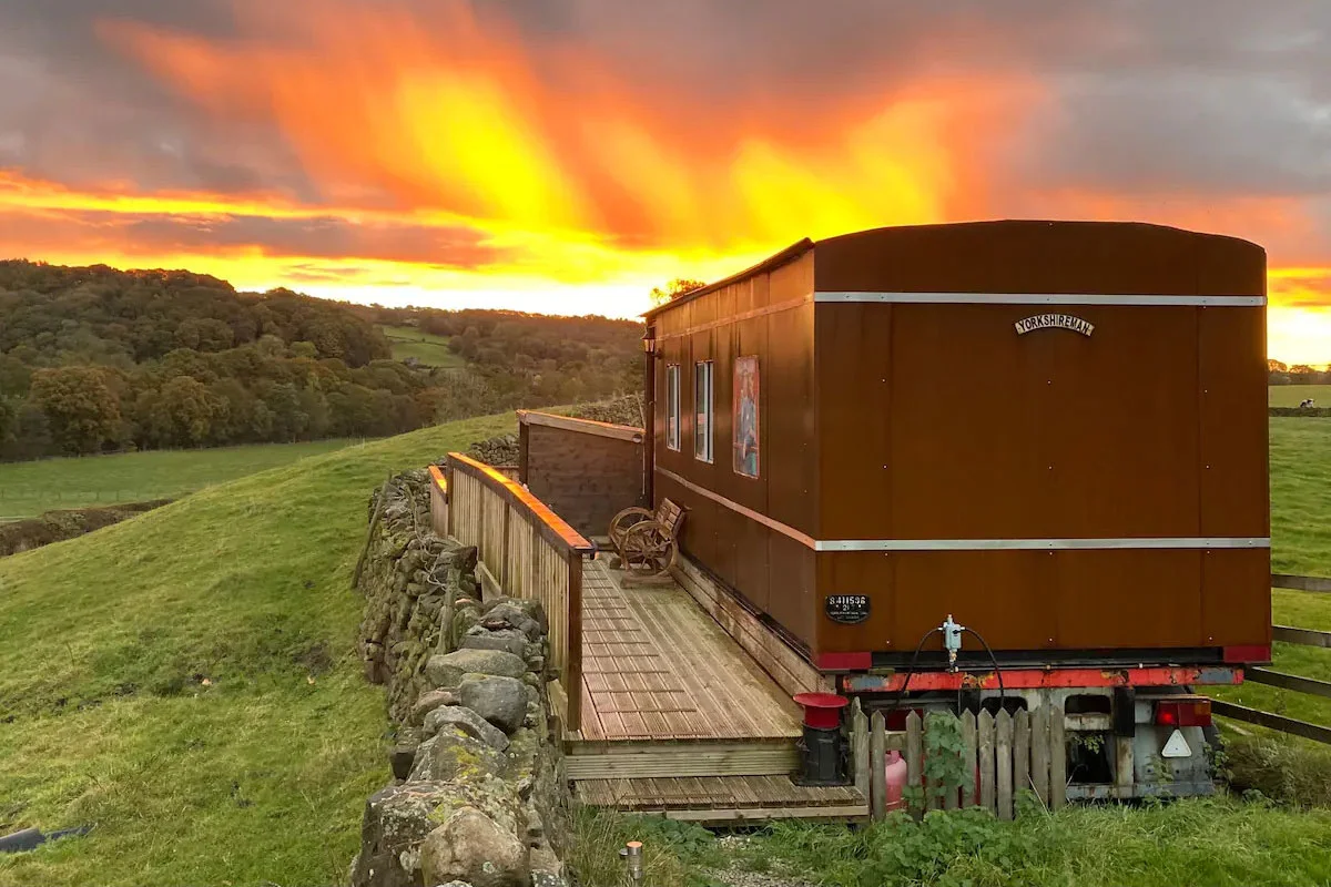yorkshire-glamping-cabins-roundup-flying-yorkshireman-railway-carriage