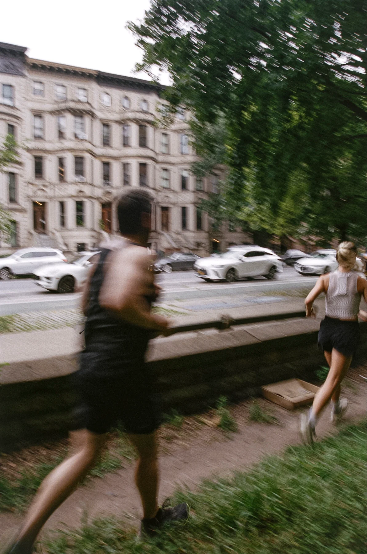 miler-running-dirt-city-recap-fort-greene-park-vertical