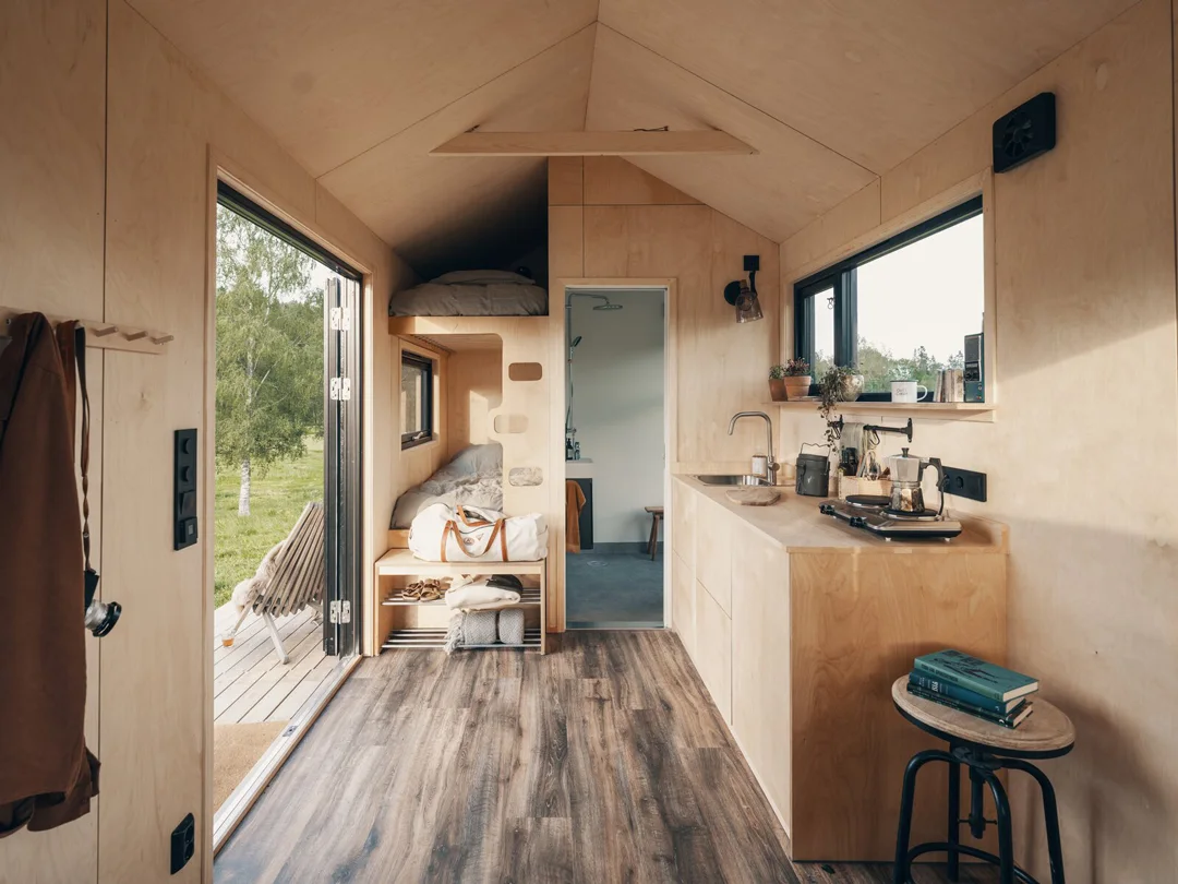 rast-prefab-cabin-norway-norske-mikrohus-interior-1
