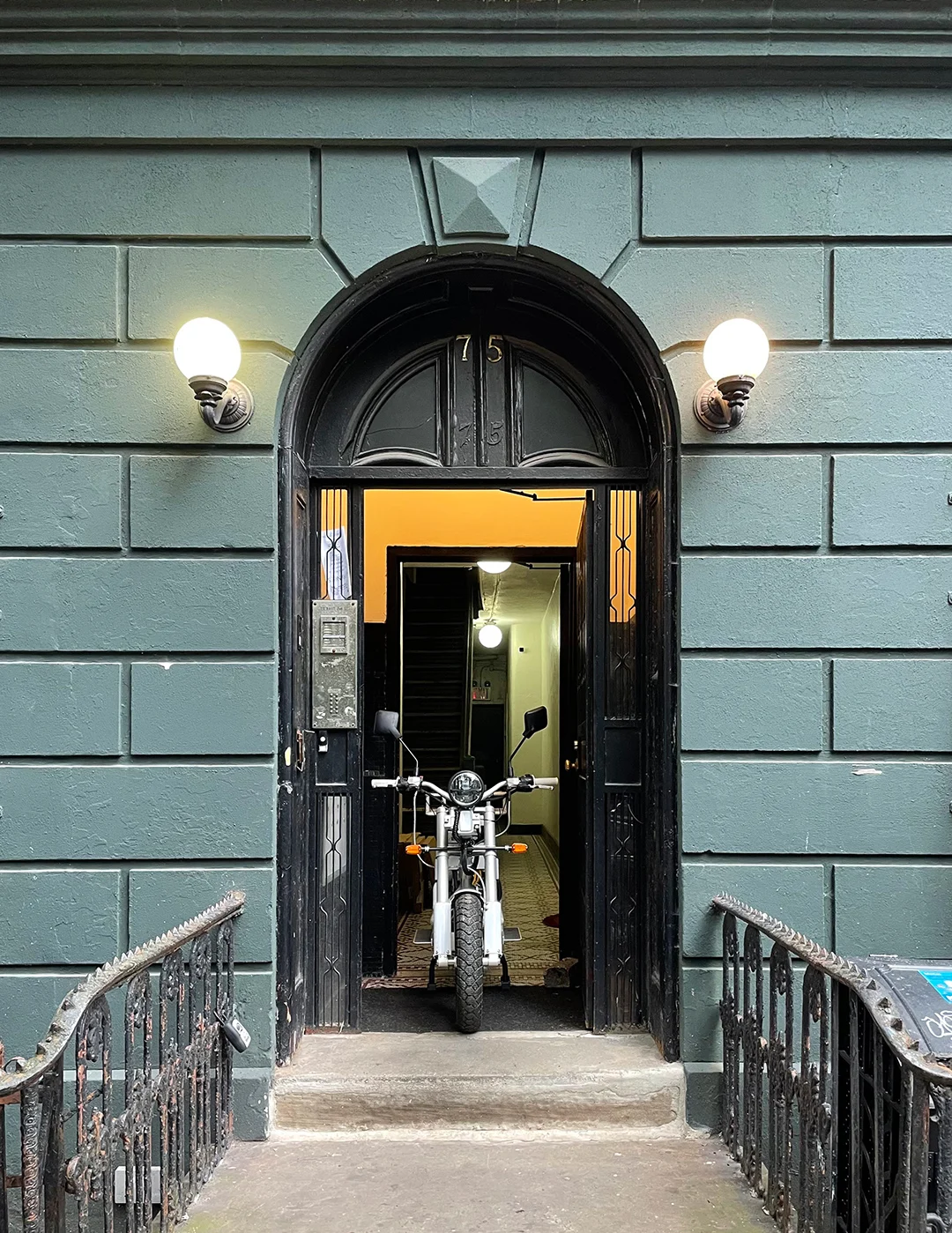 Osa-Cake-Electric-Bike-NYC-Apartment