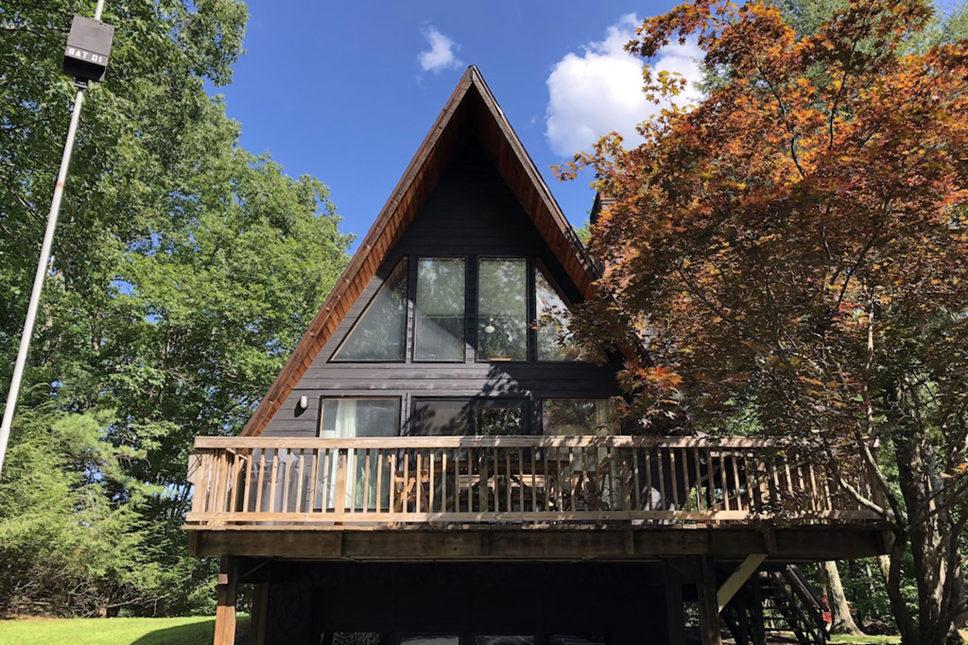 14 Best A-Frame Cabin Rentals On Airbnb & VRBO | 2022 | Field Mag