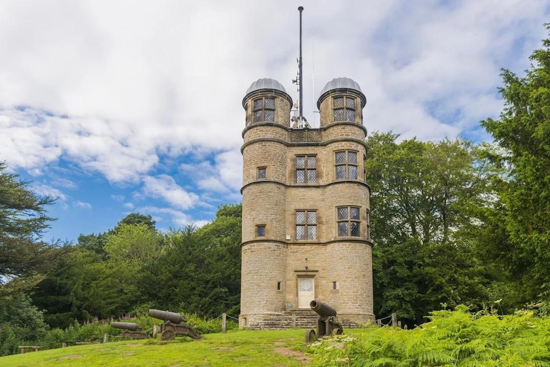 best-peak-district-cabins-hunting-tower