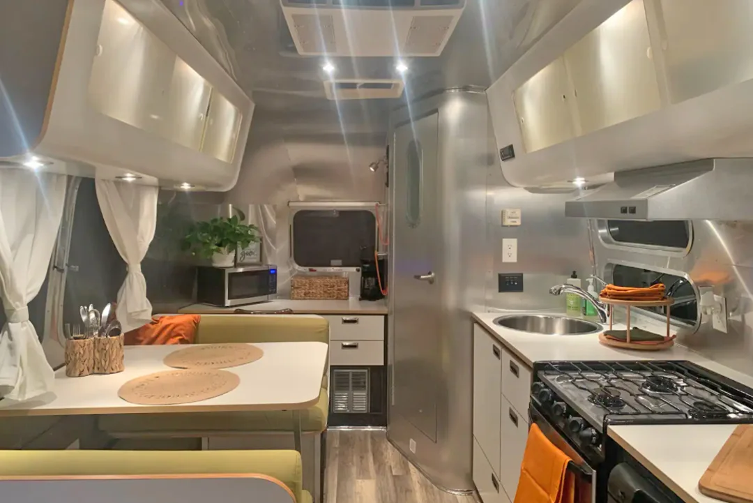 tennesse-ooltewah-a3-airstream-hidden-hills-interior