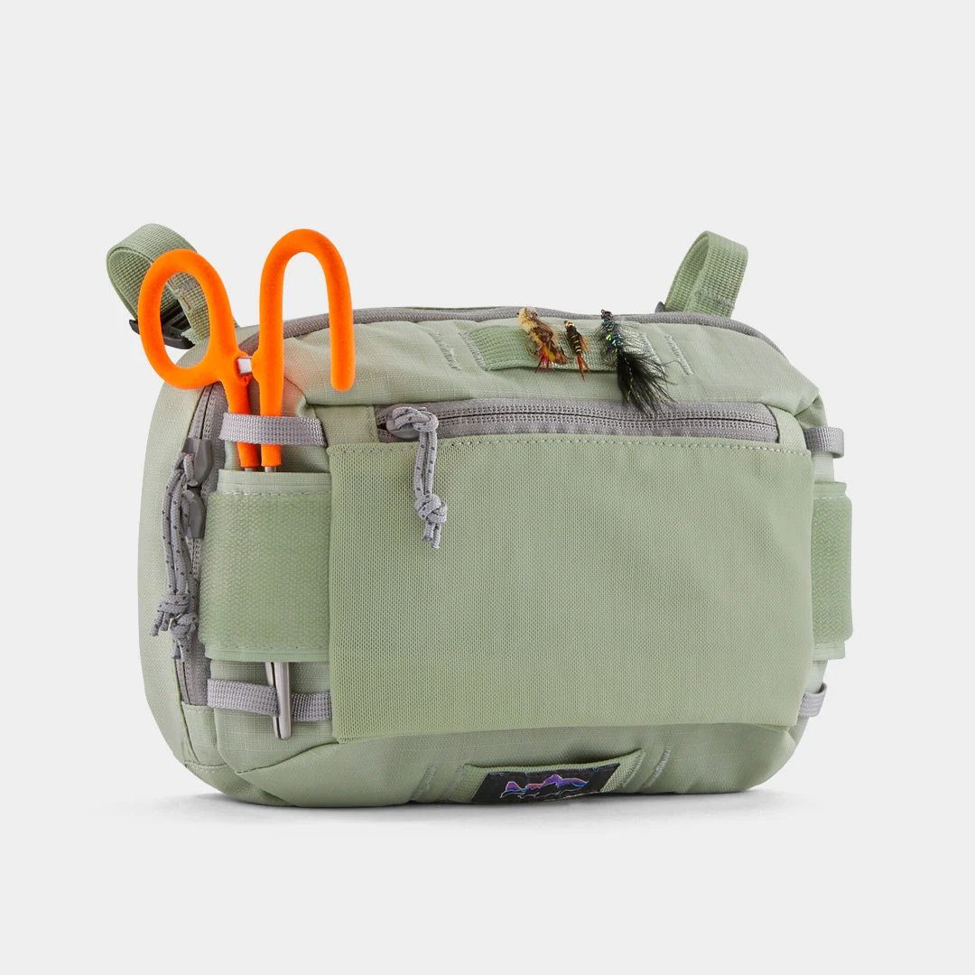 fly-fishing-gifts-patagonia-stealth-wader-work-station