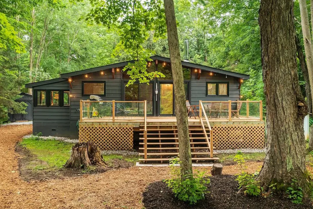 black-river-house-washago-muskoka-ontario-canada