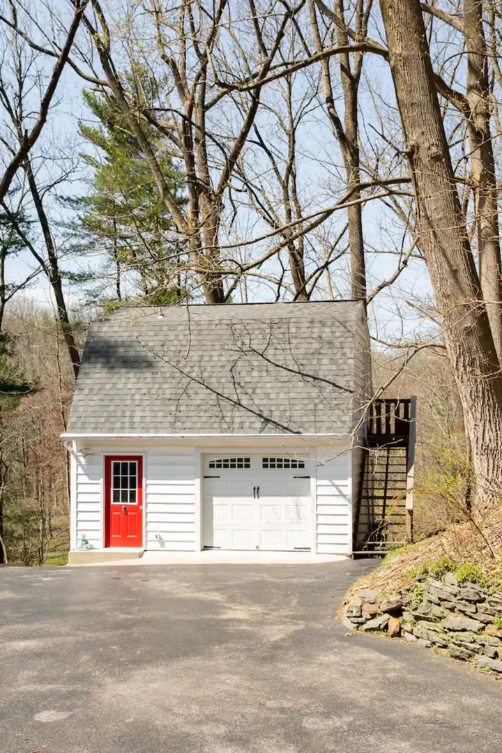 studio-apartment-cabin-media-pennsylvania