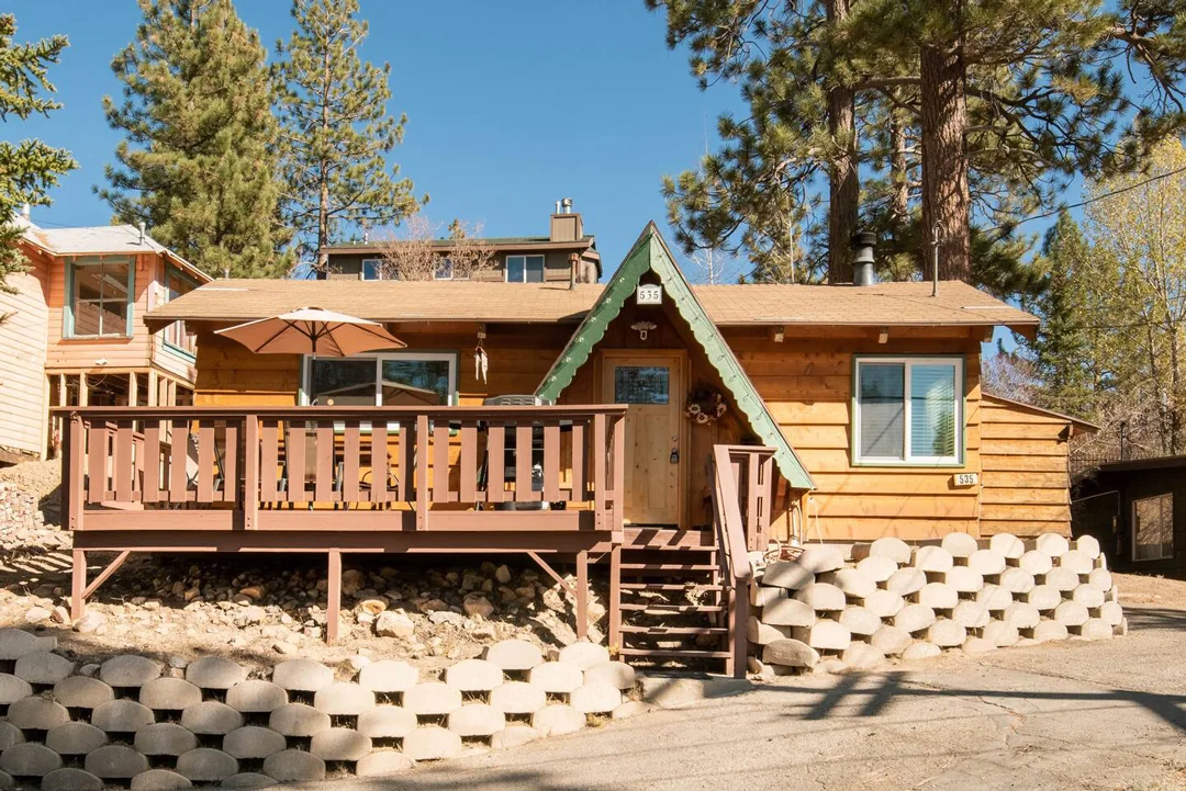 Big-Bear-Cabins-Moonlight-Bungalow-2