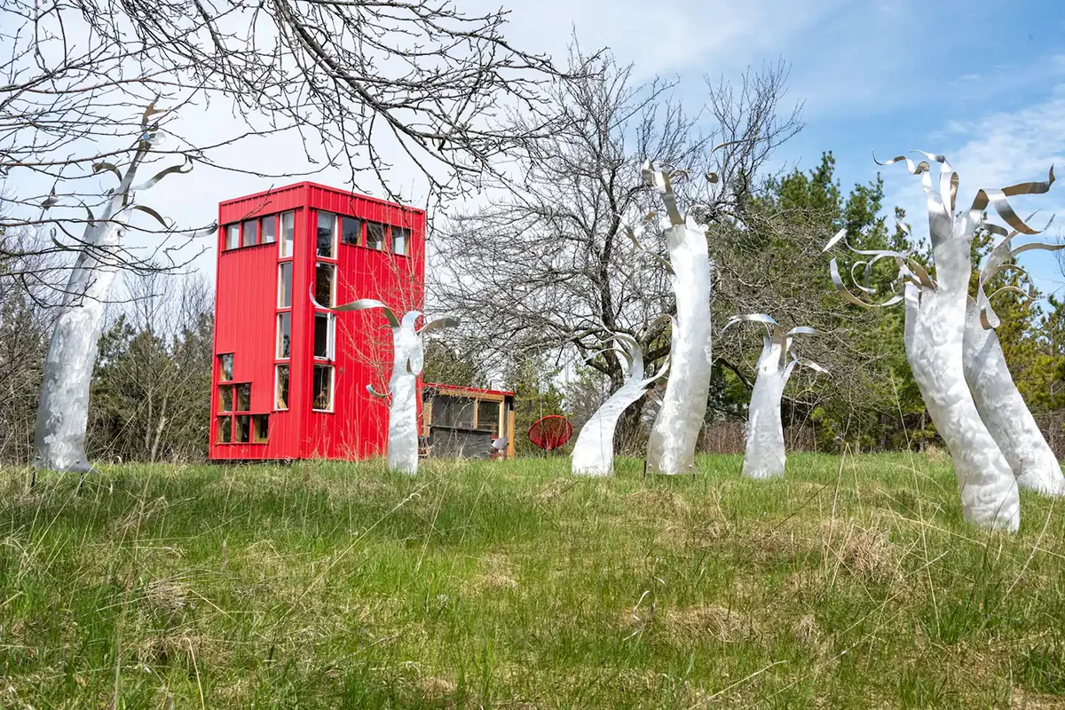 ontario-cabin-rentals-artsy-glamping-red-cabin