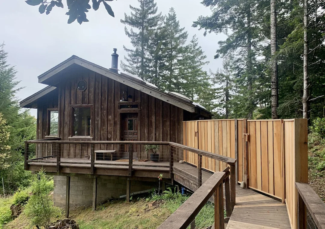 mendocino-california-cabins-albion-bridge-cabin-exterior