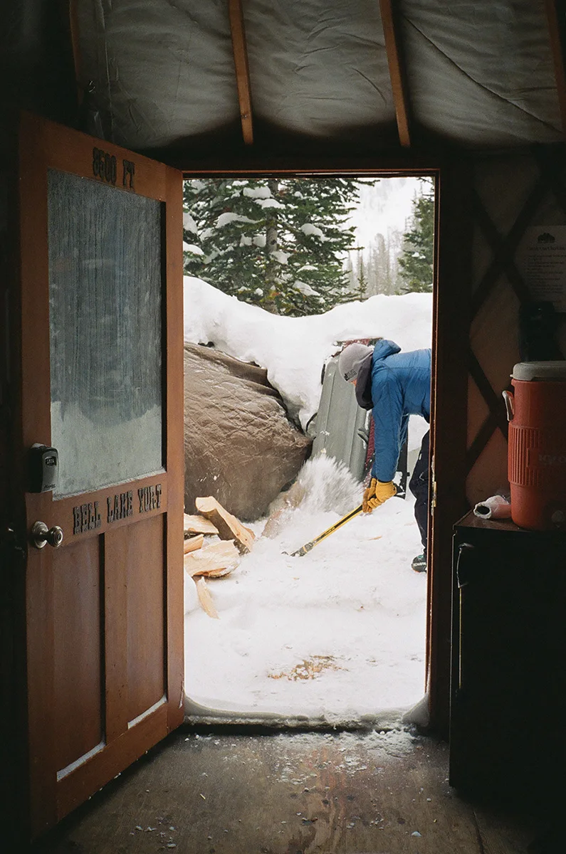 Bell-Lake-Yurt-Montana-Ski-FieldMag-11