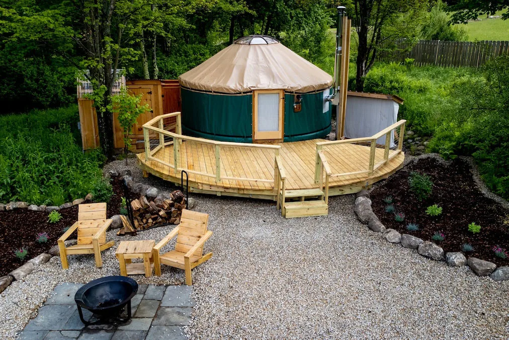 glamping-new-hampshire-yurt-at-echo-hill-farm