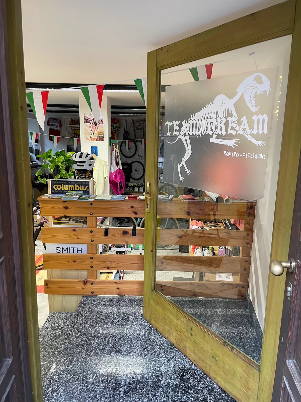 team-dream-bicycling-team-tirano-pop-up-door-opening-vertical