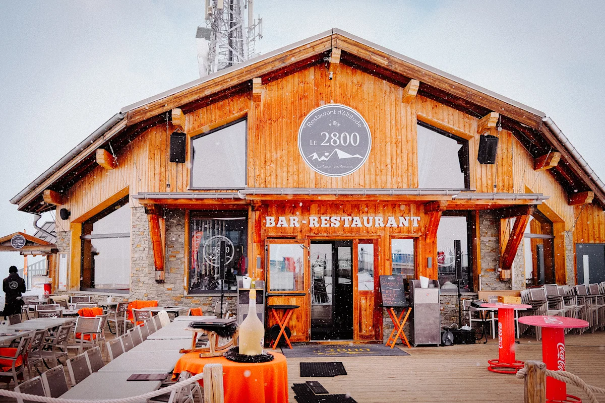 brent-rose-les-3-vallees-restaurant-le-2800-exterior