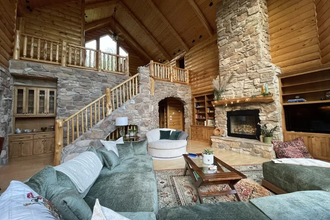 secluded-log-cabin-iowa-city-iowa-exterior