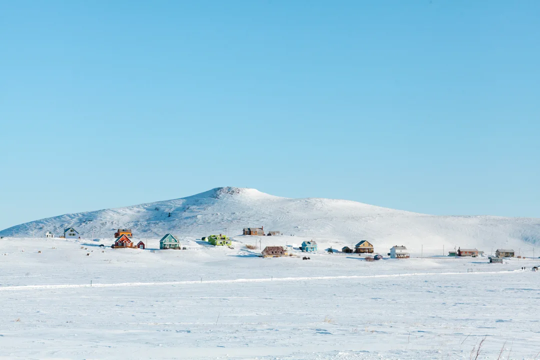 alex-strohl-magdalen-islands-hillside-homes