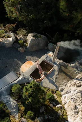 Behind the Design of Goodland & Sculptor Trent Hutton's Dreamy Rock Hot Tub