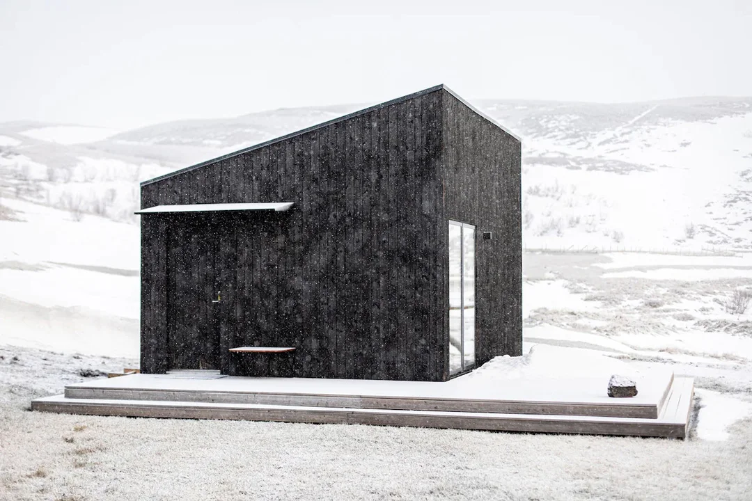 ash-modern-cabin-reykjahlíd-iceland