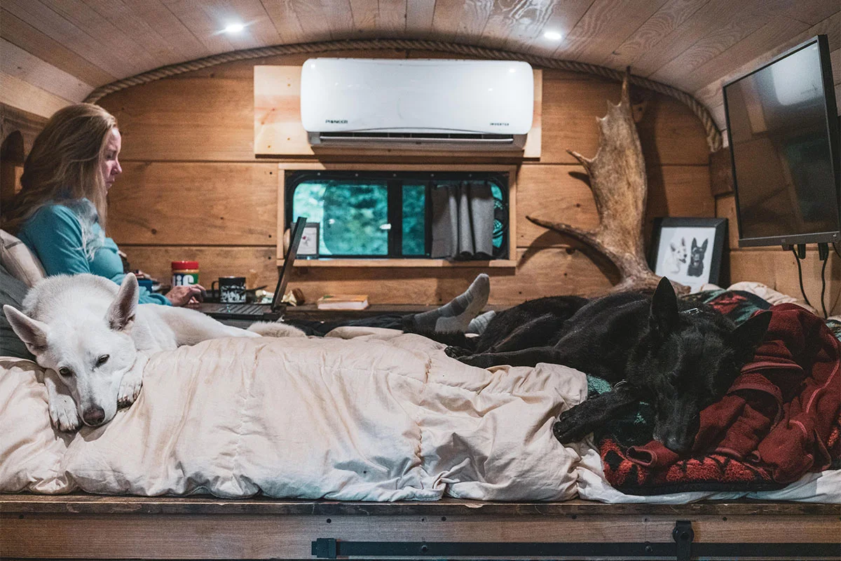 Steve-Yocom-Living-In-A-Bus-9