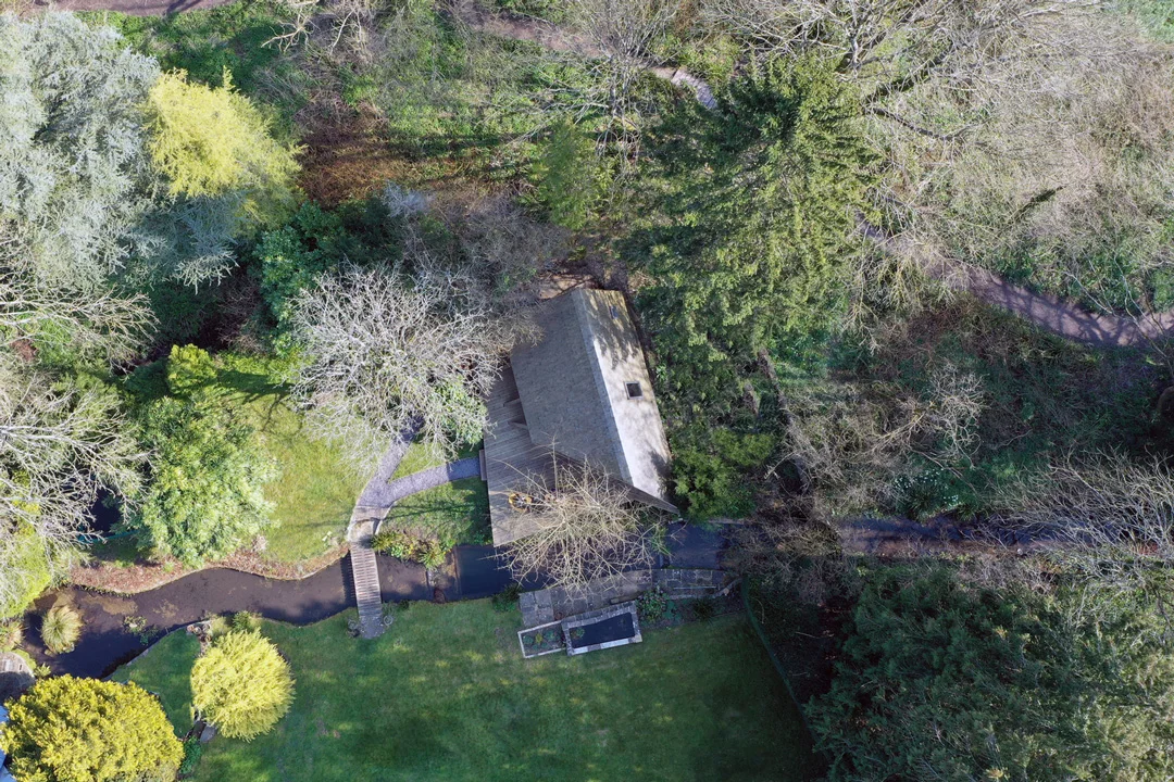 the-climbers-cabin-hampshire-united-kingdom-ar-design-studio-aerial