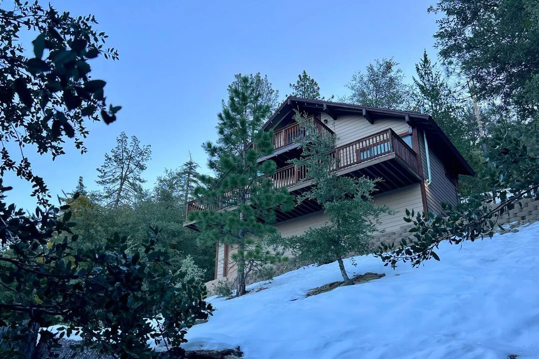 treetop-hideout-cabin-idyllwild-pine-cove-california-exterior