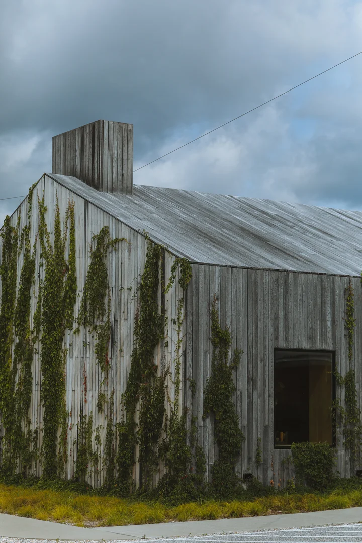 Tourists-Hotel-Massachusets-Berkshires-Lodge-1